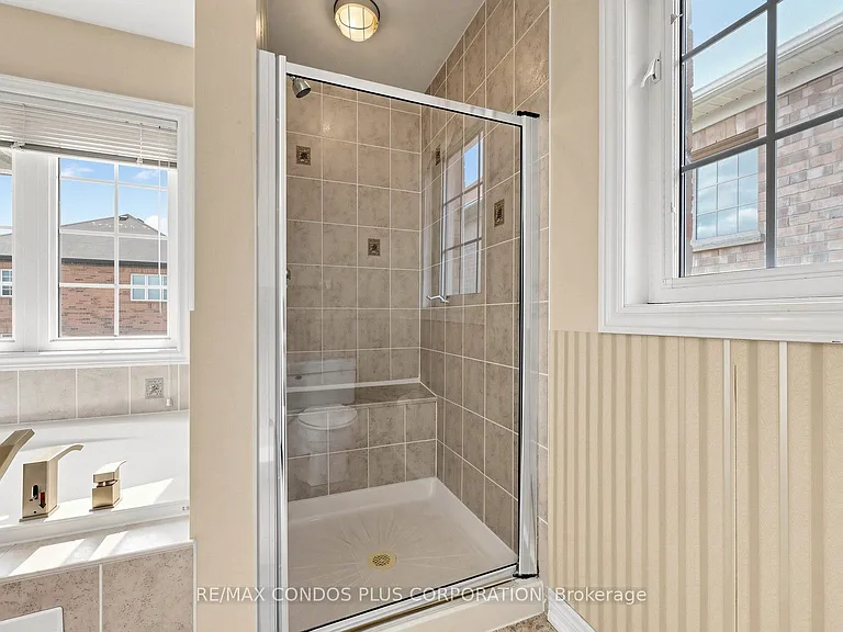 139 Queen Filomena Ave — Photo 32