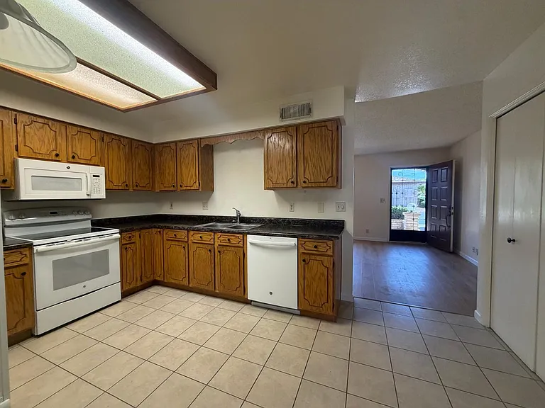 520 S Greenfield Rd #41 — Photo 6