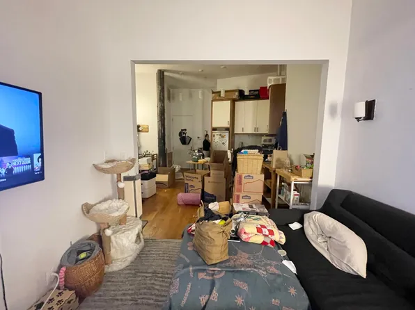 949 Willoughby Avenue image 3 of 7