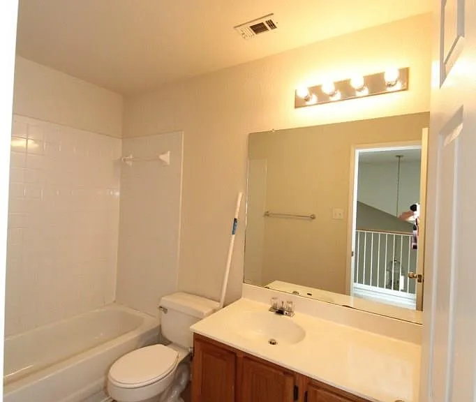 13453 Gent Dr — Photo 12