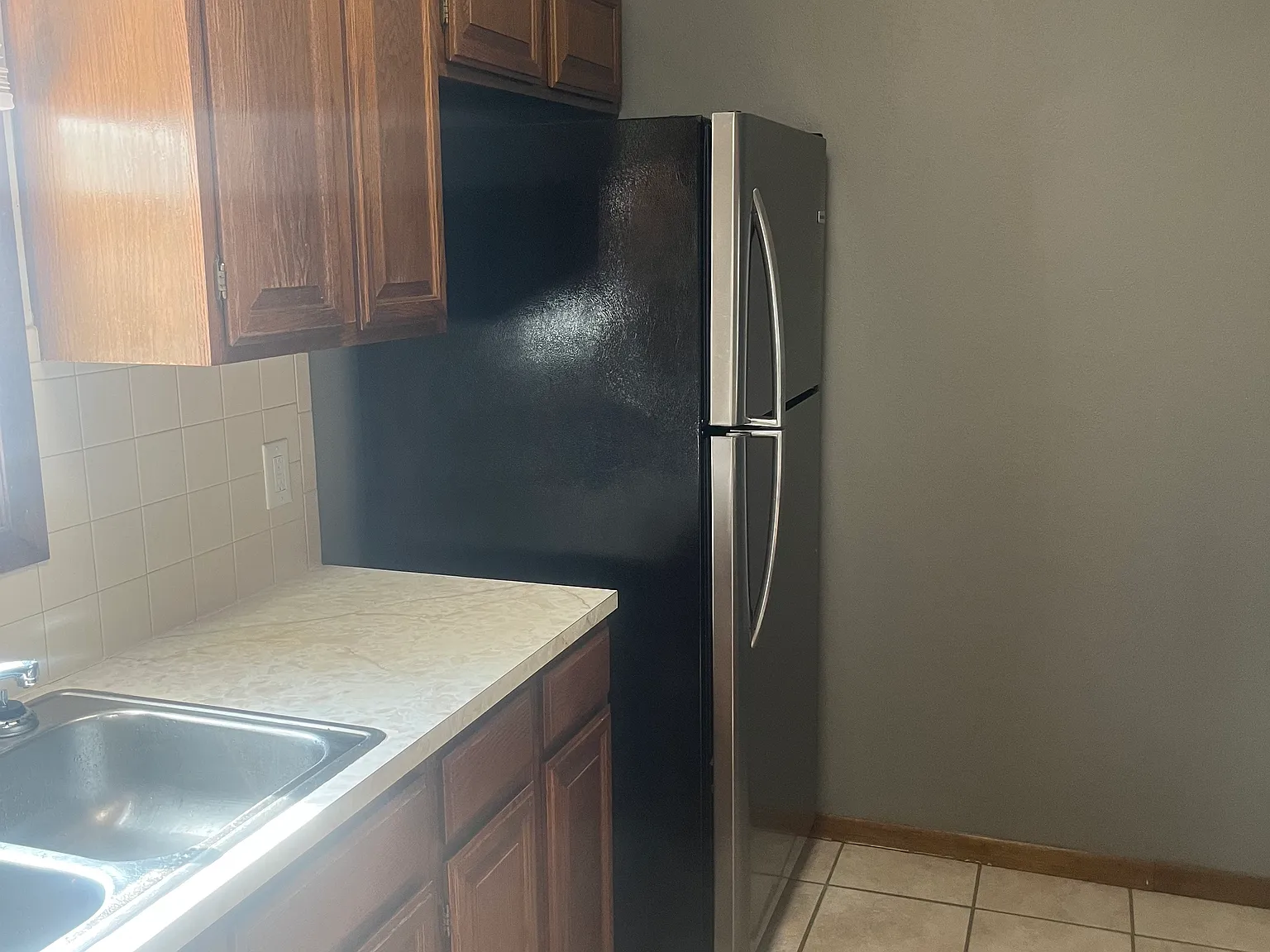1420 Smith Cir — Photo 3