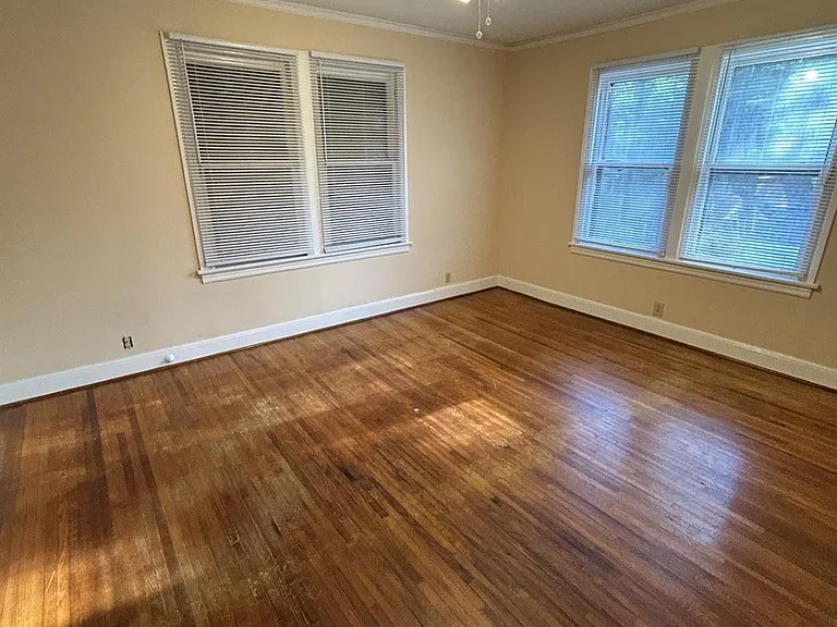 2928 Avenue O #2 — Photo 8