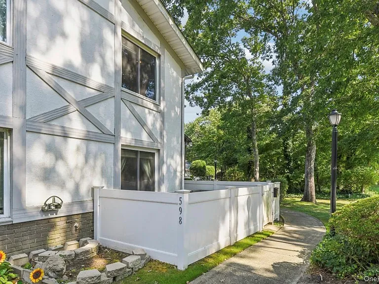 598 Blue Ridge Dr — Photo 1