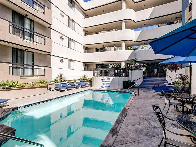Outdoor lounge