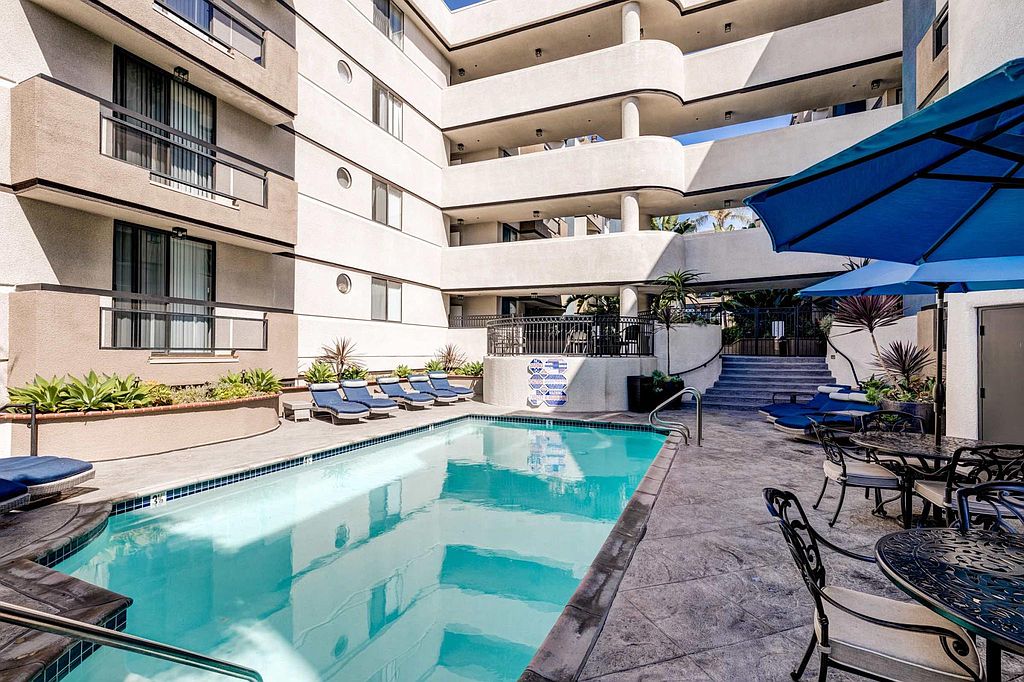 Palm Court Apartment Rentals With Virtual Tours Los Angeles Ca Zillow