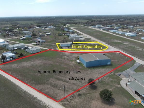 305 Windsock Ln, Marion, TX 78124