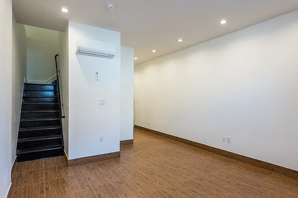 Rented by Nooklyn NYC LLC | media 56