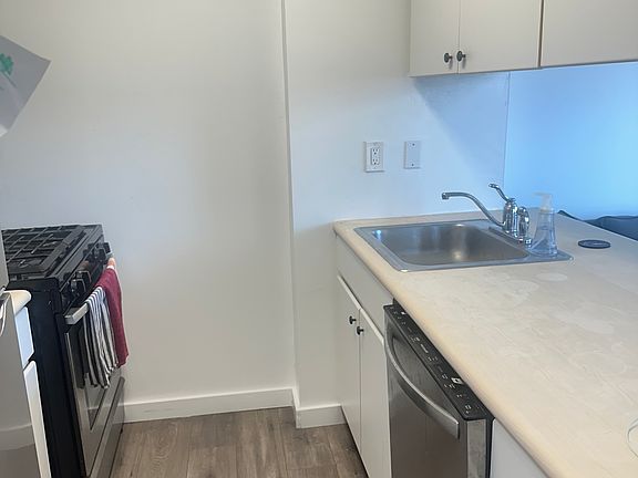 5th image of 1 Irving Pl APT G20g