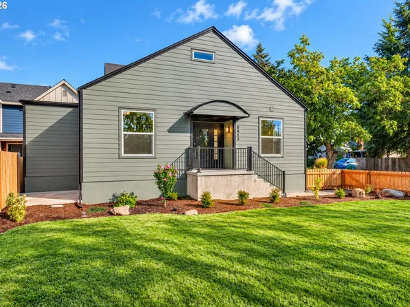 8413 NE Hassalo St, Portland, OR 97220
