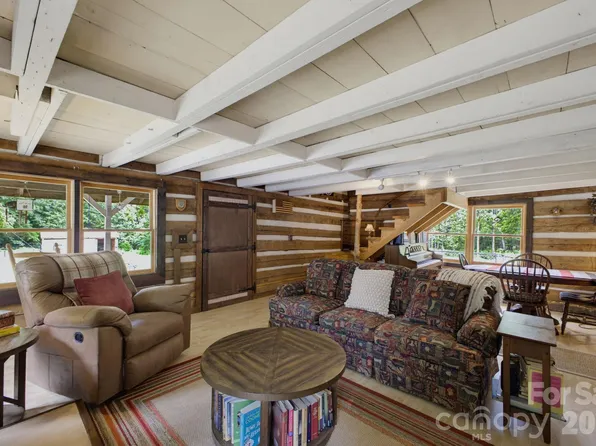 1239 W McGuinn Rd, Mill Spring, NC 28756