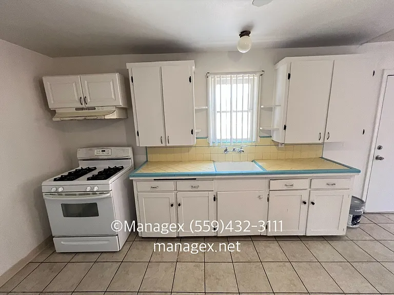 1428 E Brown Ave — Photo 5