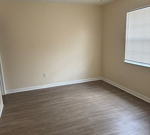3rd image of 606 Ole Plantation Dr