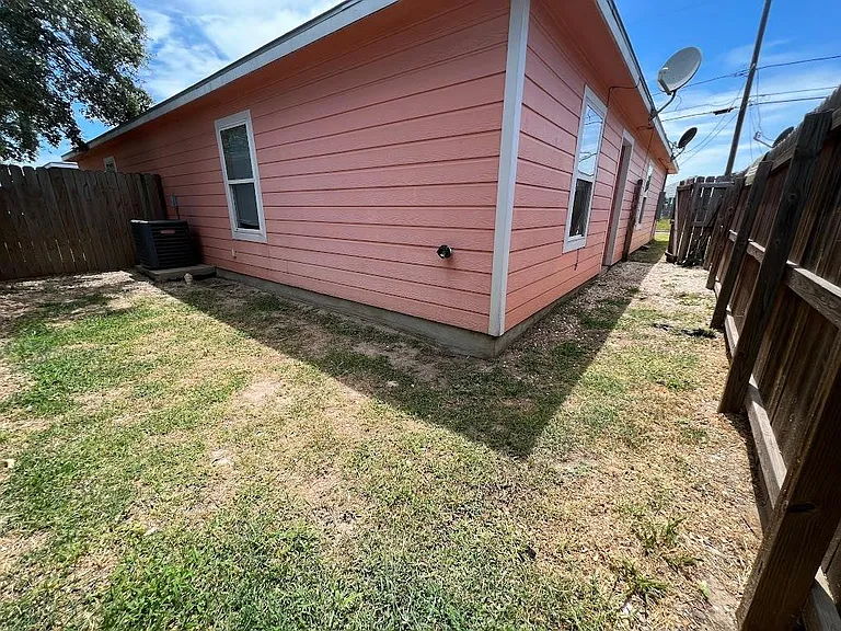 1210 Chaparral St #13B — Photo 7