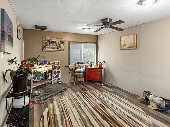 3rd image of 1305 4th Ave E