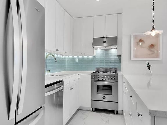 5th image of 216 E 47th St APT 12A
