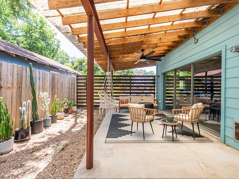 2202 Santa Rosa St — Photo 10