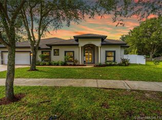 4325 SW 74th Way, Davie, FL 33314