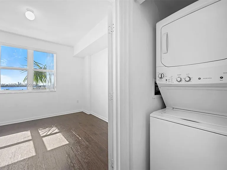 7910 Harbor Island Dr #402 — Photo 14