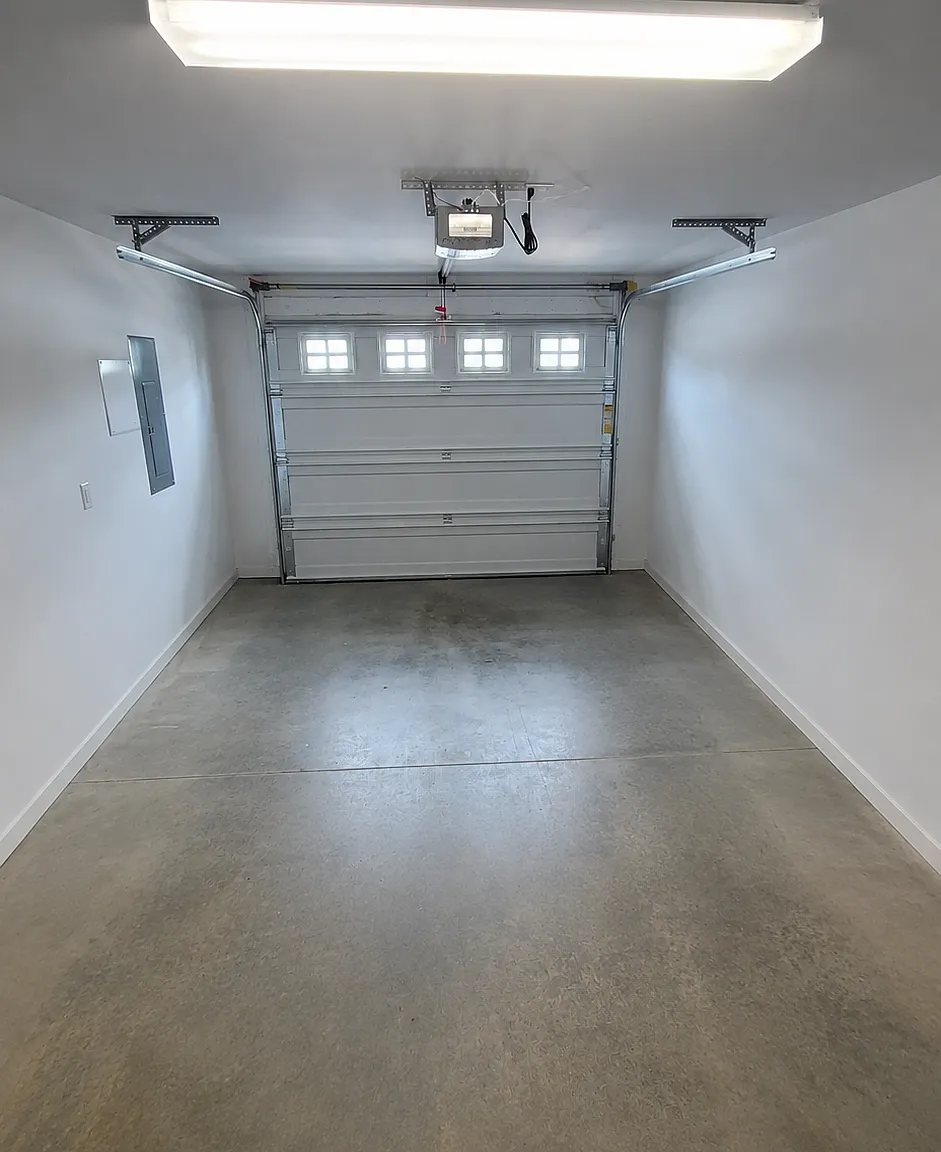 4 bed, 3.5 bath, 2200 sqft, $2,150 — Photo 4