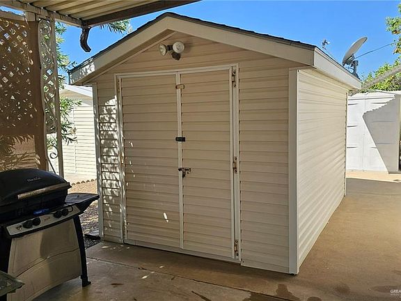 5th image of 1905 Johnson St