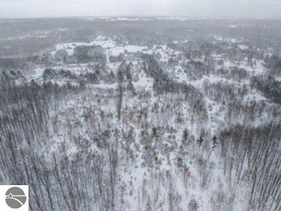 5th image of Traverse Rd