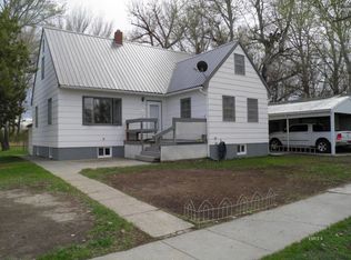 203 Center St N, Wibaux, MT 59353