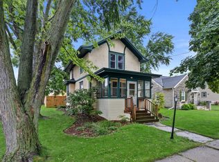 365 Henry St, Burlington, WI 53105