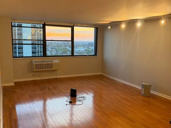 2700 N Hampden Ct APT 17E, Chicago, IL 60614