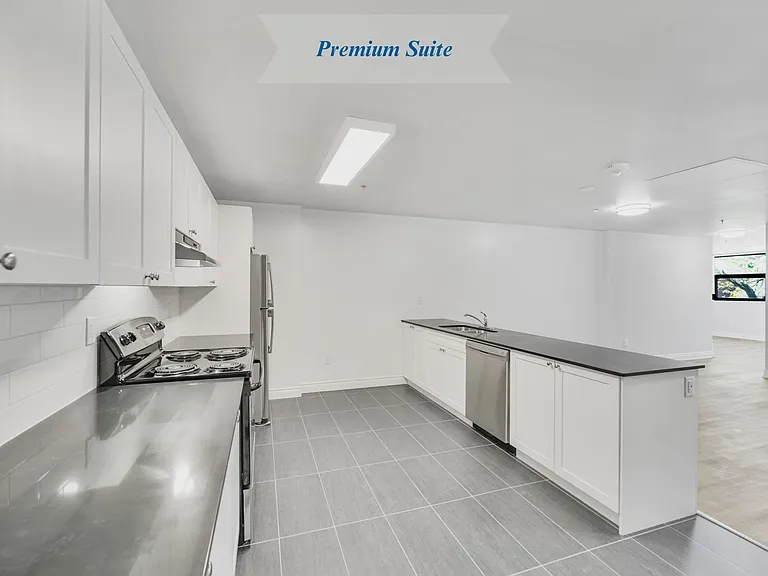 205 Oxford St E — Photo 3
