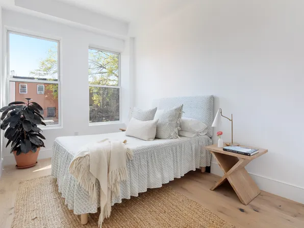 524 Halsey Street 302 image 3 of 11