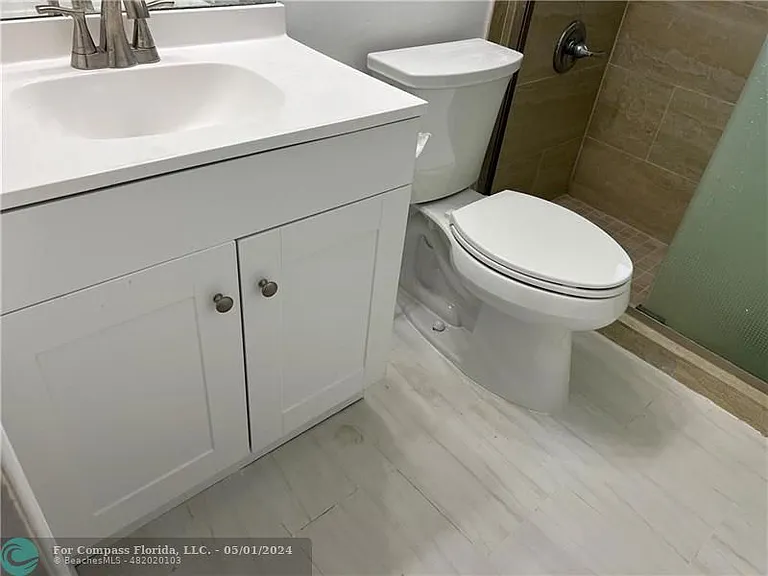 321 Newport Ct #V-unit 321 — Photo 14