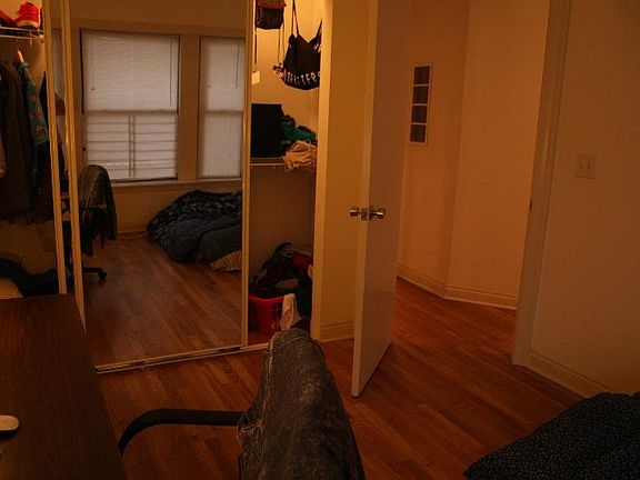 5th image of 915 E 54th St APT 105