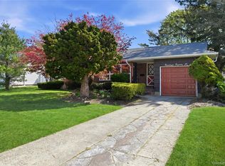 19 Gaymor Lane, Commack, NY 11725