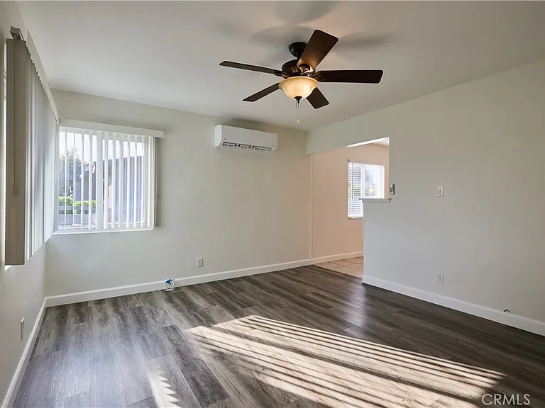 3644 Russell St — Photo 3
