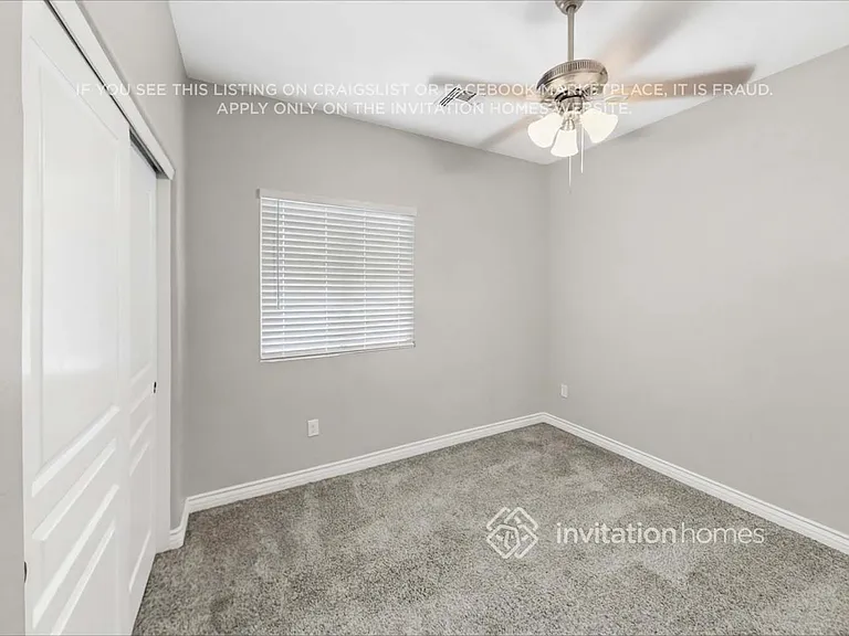 327 S Travis — Photo 15