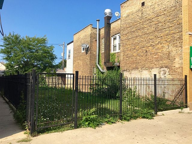 2nd image of 4950 W Diversey Ave