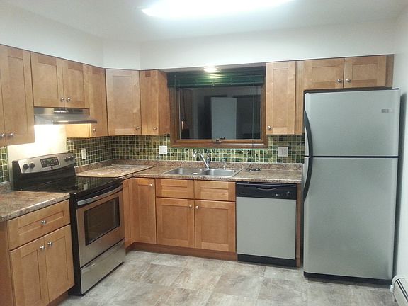 2nd image of 807 Alma Pl #2