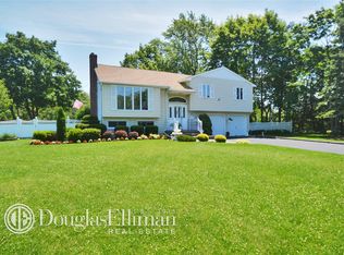 121 Hayrick Ln, Commack, NY 11725