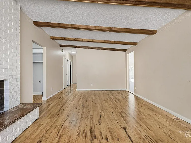 2504 S Annett St — Photo 3