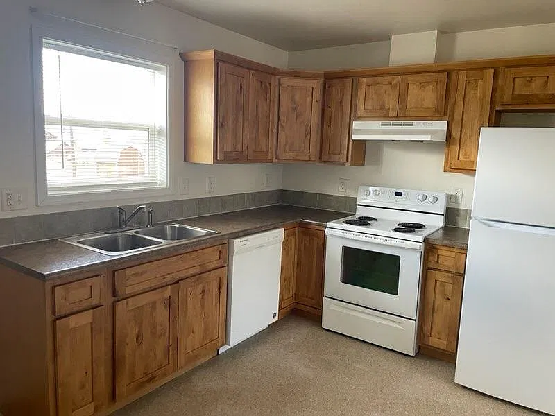 2 bed, 700 sqft, $910 — Photo 3