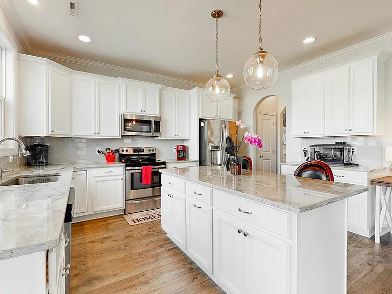 562 W Craftsman Way — Photo 18