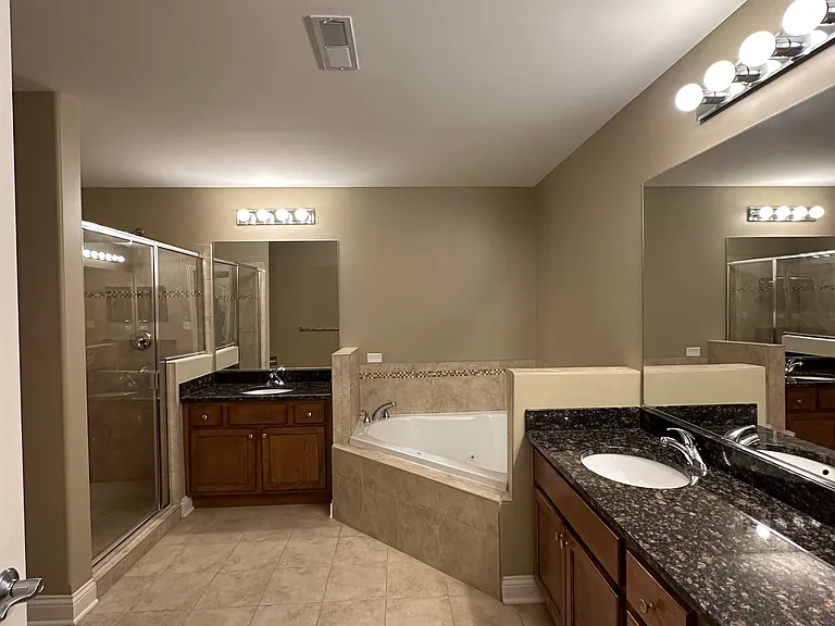 5N426 Rohlwing Rd #1 — Photo 5