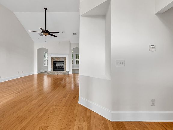 2nd image of 284 Chamberlin Rd.