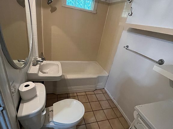 5th image of 3016 Irving Ave S APT B