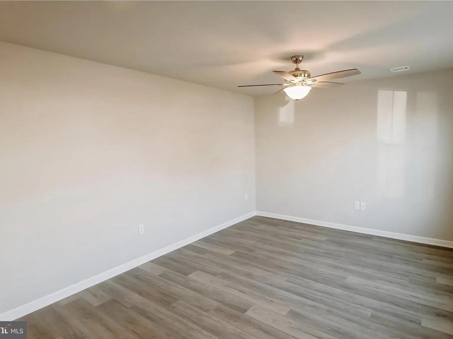 3 bed, 2.5 bath, 1400 sqft, $1,900 — Photo 4