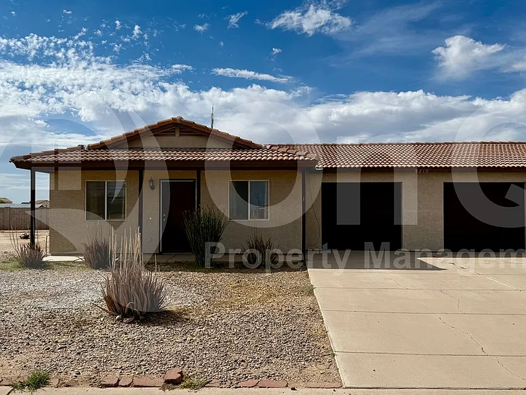 8210 W Concordia Dr #1 — Photo 1