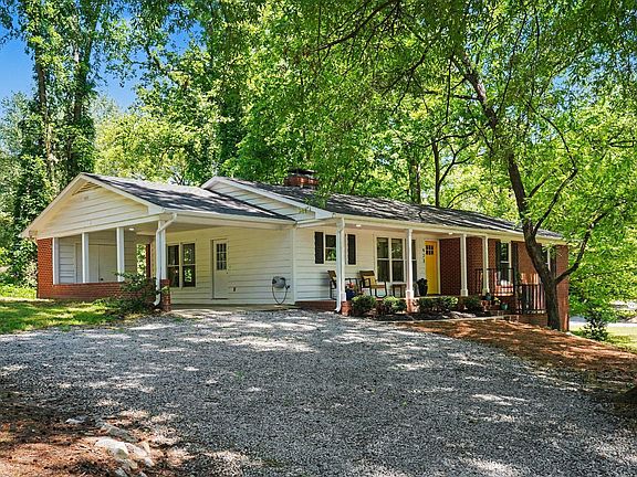 3rd image of 923 Meadowbrook Dr