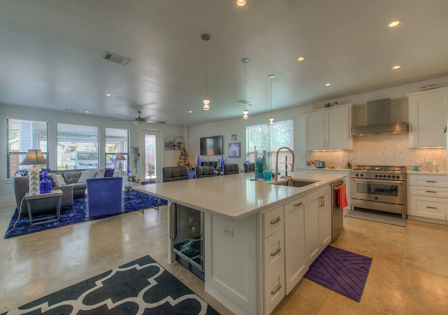 610 W 31.5 Street — Photo 2