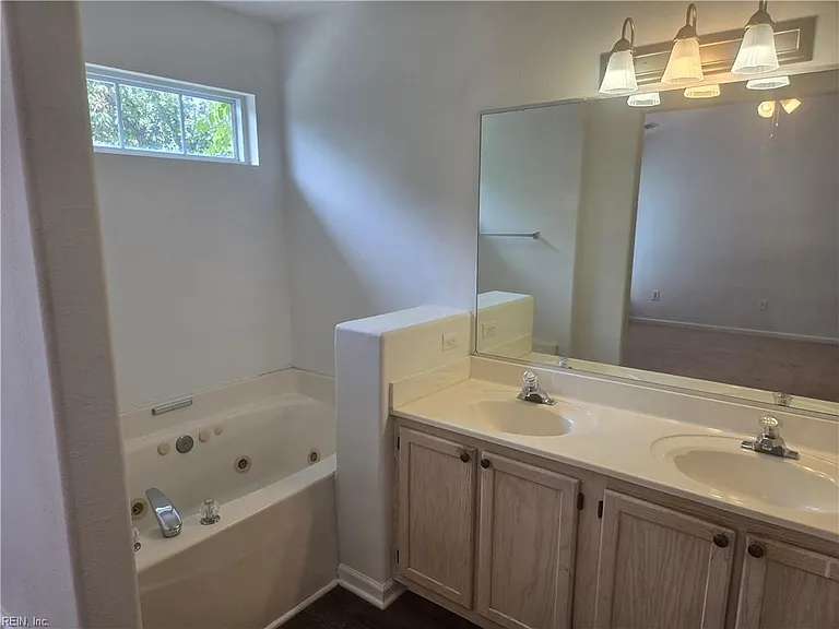 2591 Hartley St — Photo 14
