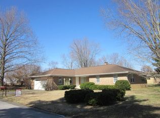 1106 Kirk St, Carmi, IL 62821